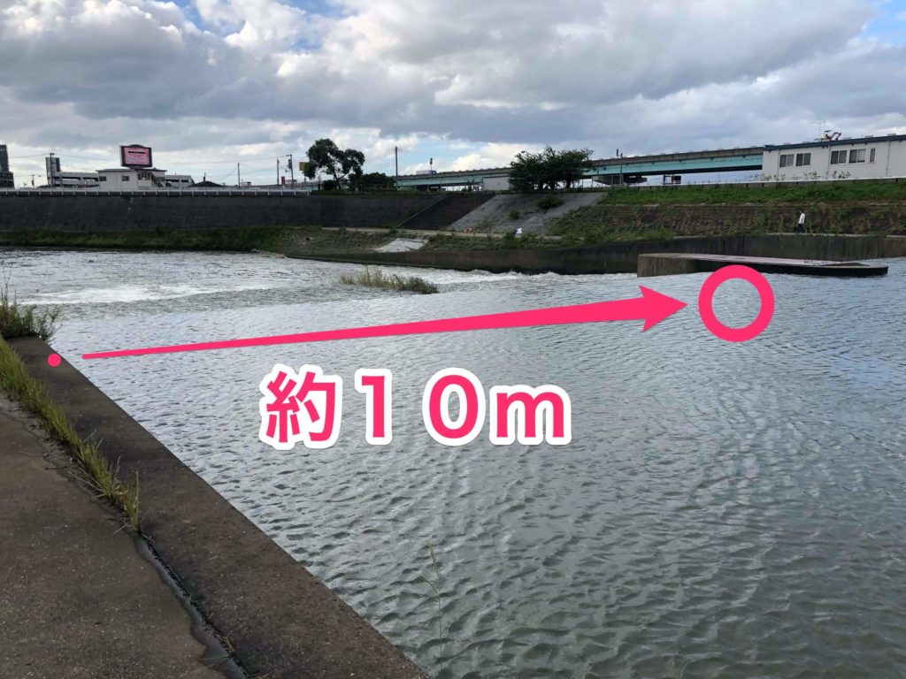 10mの幅の川